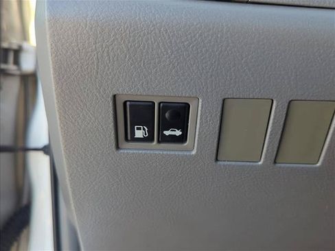 Used 2005 Toyota Avalon XLS FWD image 10