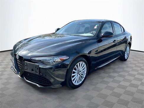 Used 2023 Alfa Romeo Giulia Sprint image 3