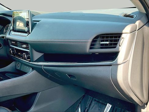 Certified 2026 Nissan Rogue SV AWD/4WD image 29