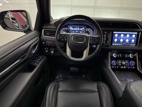 Used 2021 GMC Yukon Denali w/ Denali Premium Package image 33