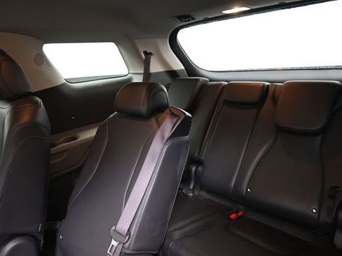 Used 2025 Kia Carnival FWD image 19
