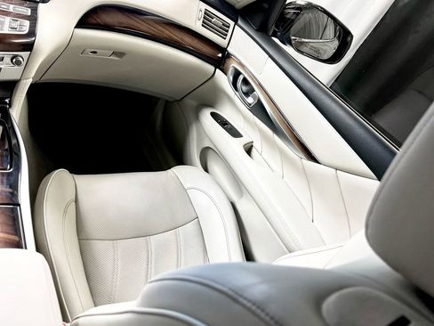 Used 2015 INFINITI Q70 L 5.6 w/ V8 Deluxe Technology Package image 20