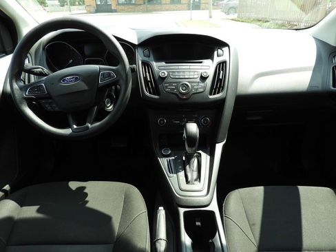 Used 2017 Ford Focus SE FWD image 19