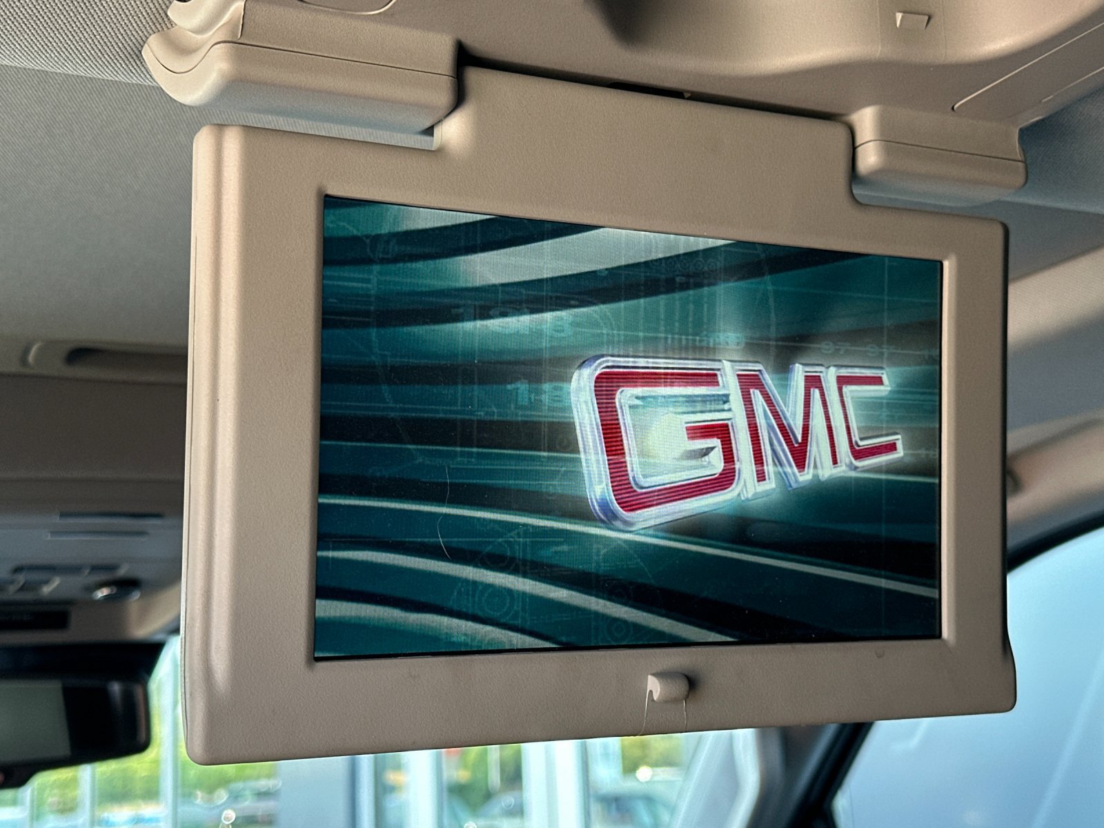 Used 2018 GMC Yukon SLT w/ Premium Edition AWD/4WD image 14