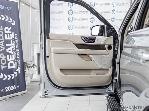 Used 2021 Lincoln Navigator Reserve w/ Luxury Package AWD/4WD image 31