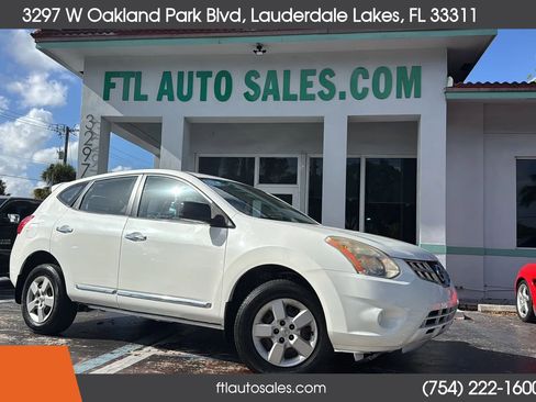 Used 2013 Nissan Rogue S image 2