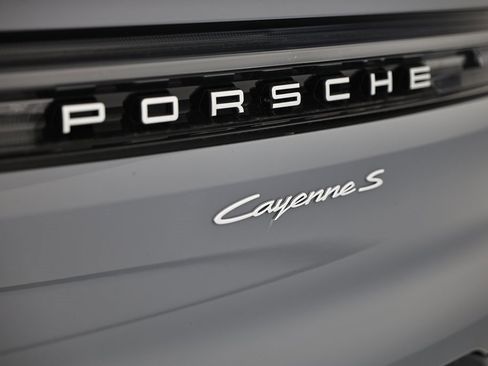 New 2026 Porsche Cayenne S image 15