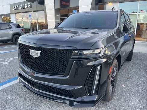 Used 2024 Cadillac Escalade V w/ LPO, ONYX Package image 2