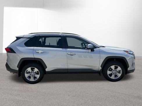 Used 2024 Toyota RAV4 XLE AWD/4WD image 2