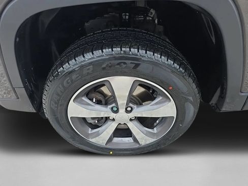 Used 2019 Jeep Cherokee Limited AWD/4WD image 11