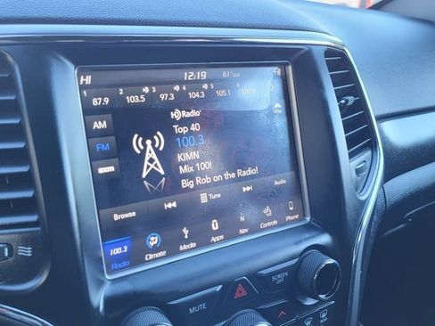 Used 2018 Jeep Grand Cherokee Altitude image 21