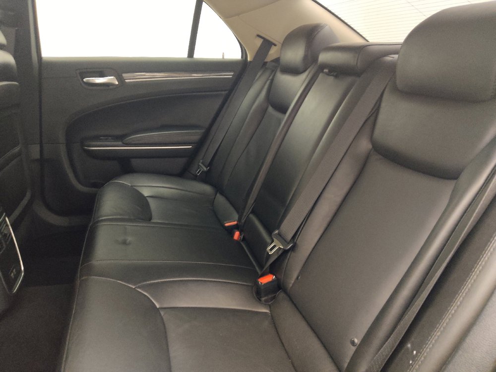Used 2019 Chrysler 300 Touring w/ Quick Order Package 2EF RWD image 18