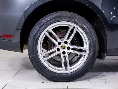 Certified 2024 Porsche Macan image 25