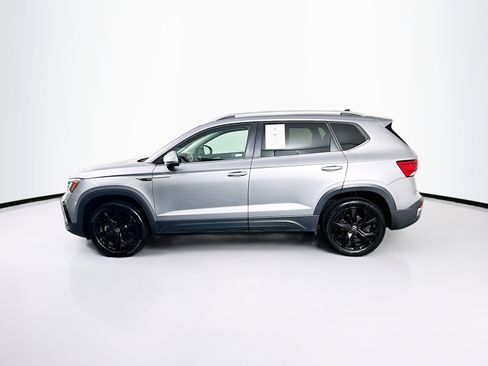 Used 2024 Volkswagen Taos SE image 4