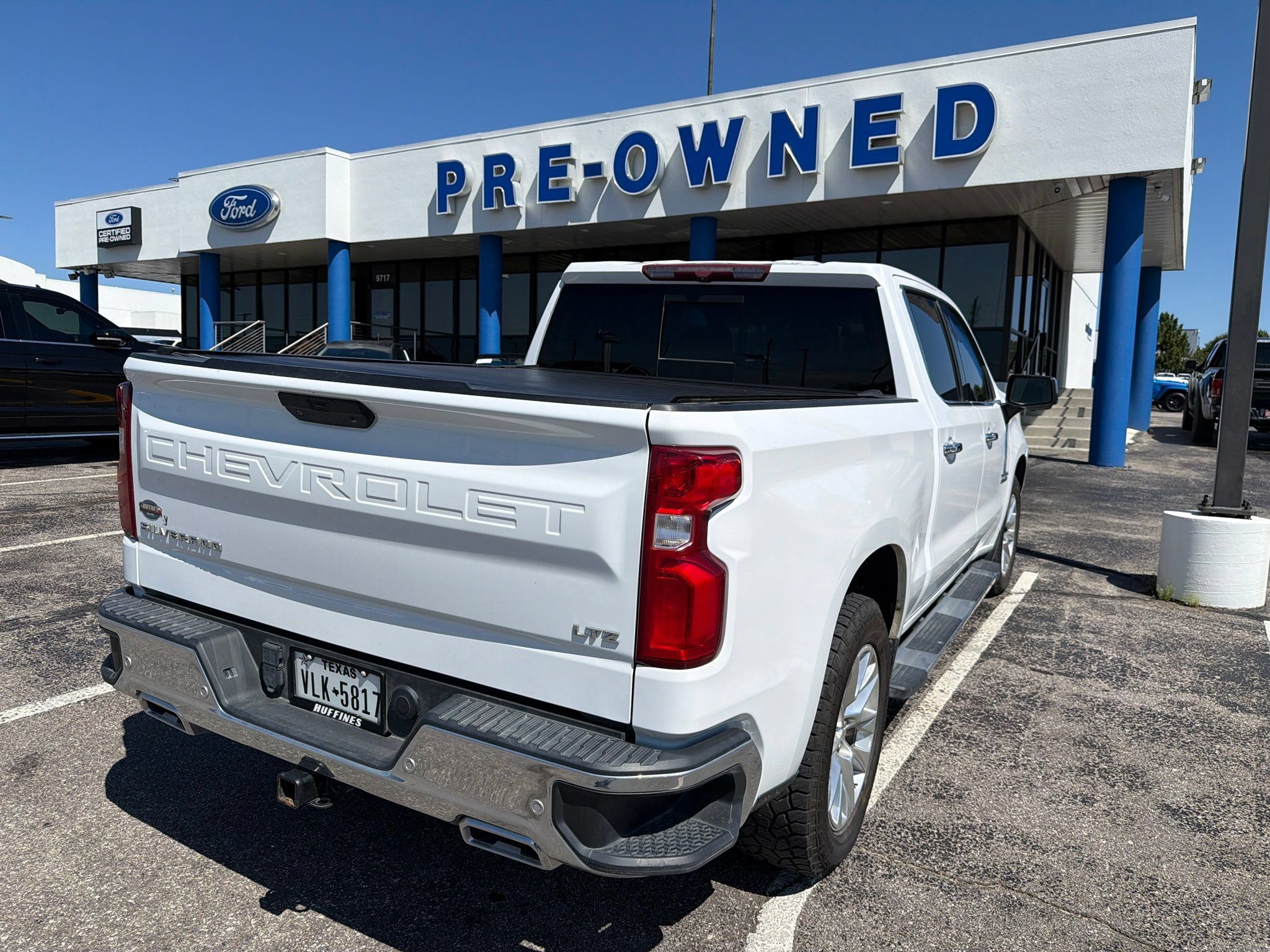 Used 2022 Chevrolet Silverado 1500 LTZ AWD/4WD image 3