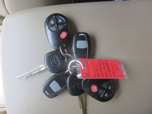 Used 2013 Toyota Highlander SE AWD/4WD image 38