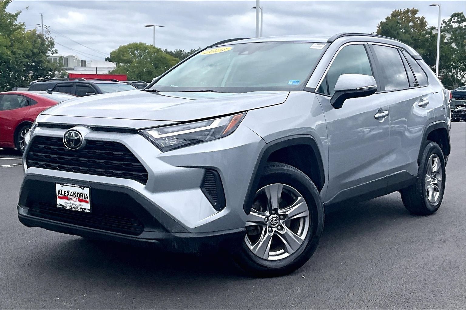 Used 2024 Toyota RAV4 XLE FWD image 1