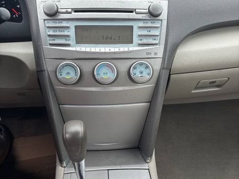 Used 2009 Toyota Camry LE FWD image 21