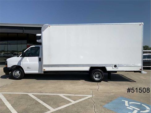 Used 2022 Chevrolet Express 4500 Extended w/ Power Convenience Package image 4