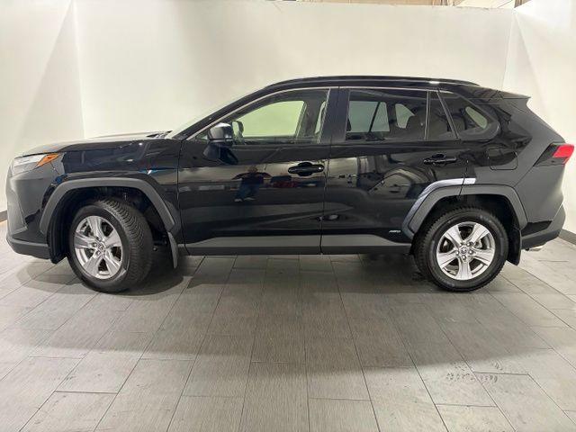 Used 2025 Toyota RAV4 LE AWD/4WD image 2