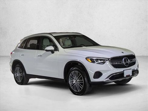 Certified 2025 Mercedes-Benz GLC 300 image 3