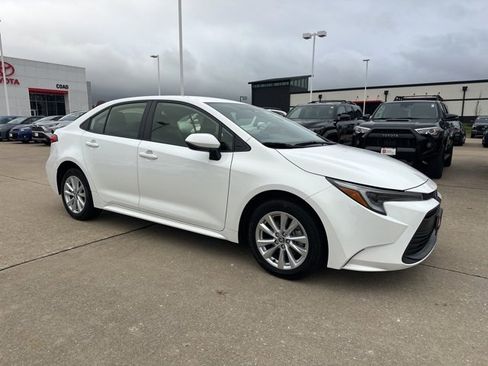 Certified 2024 Toyota Corolla LE image 2