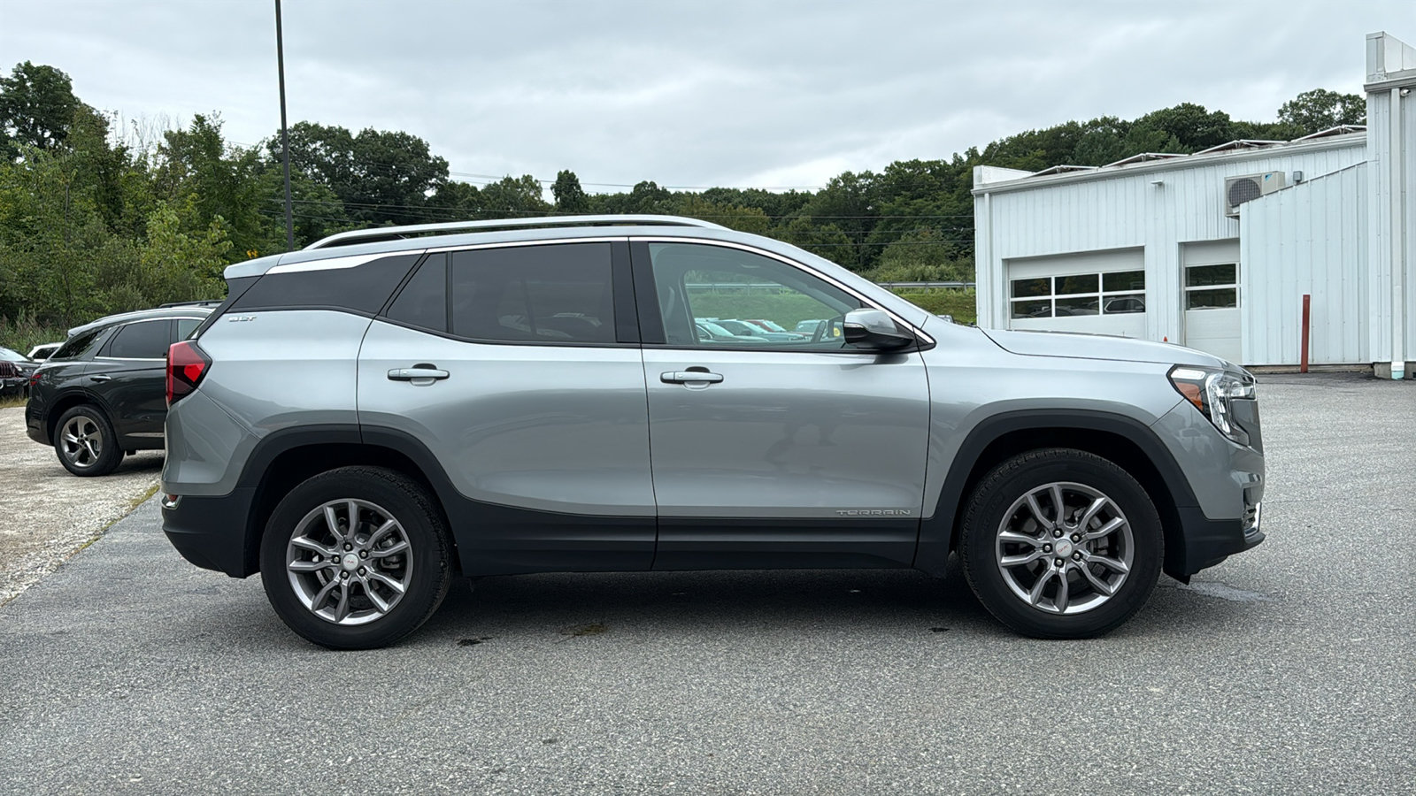 Used 2023 GMC Terrain SLT AWD/4WD image 5