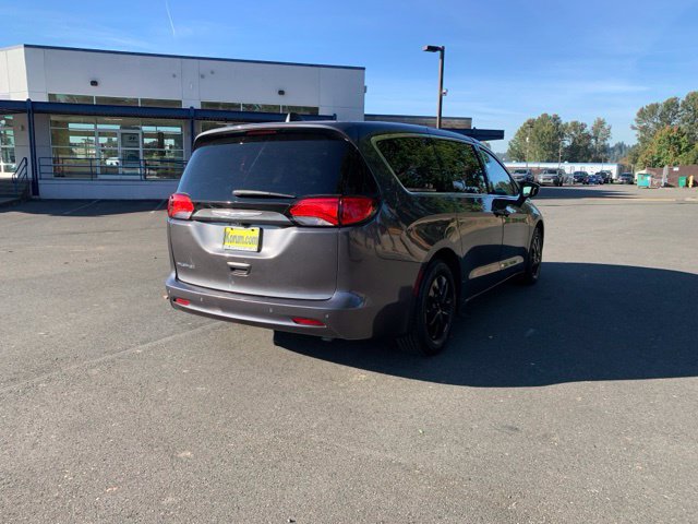 Used 2018 Chrysler Pacifica L FWD image 6