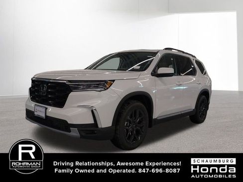 New 2025 Honda Pilot Touring image 2