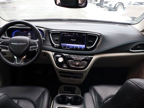 Used 2021 Chrysler Pacifica Touring-L w/ Uconnect Theater Family Group image 50
