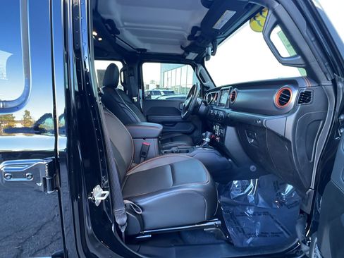 Used 2023 Jeep Gladiator Mojave w/ Cold Weather Group image 34