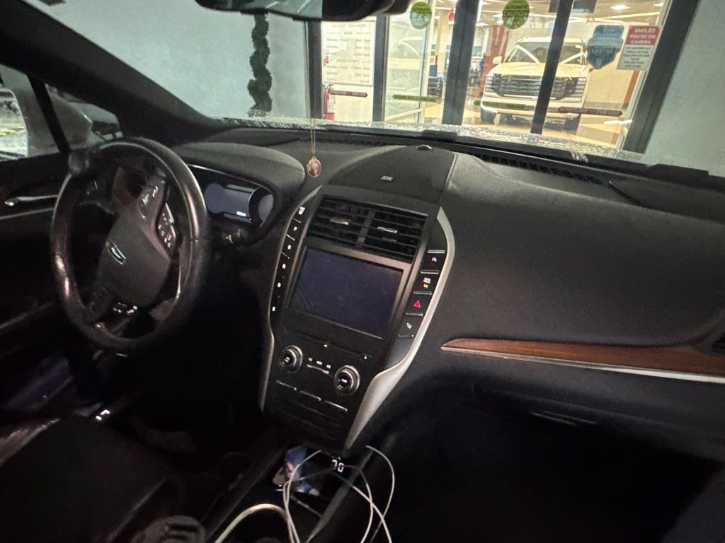 Used 2019 Lincoln MKC Reserve w/ MKC Technology Package FWD image 12