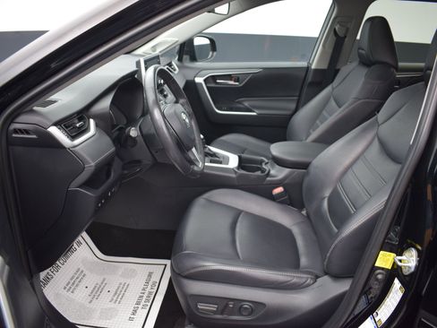 Used 2019 Toyota RAV4 XLE Premium image 14