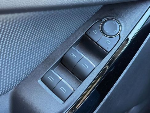 Used 2025 Chevrolet Equinox RS w/ Safety and Technology Package image 11