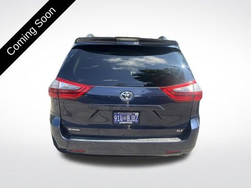 Used 2020 Toyota Sienna XLE FWD image 6