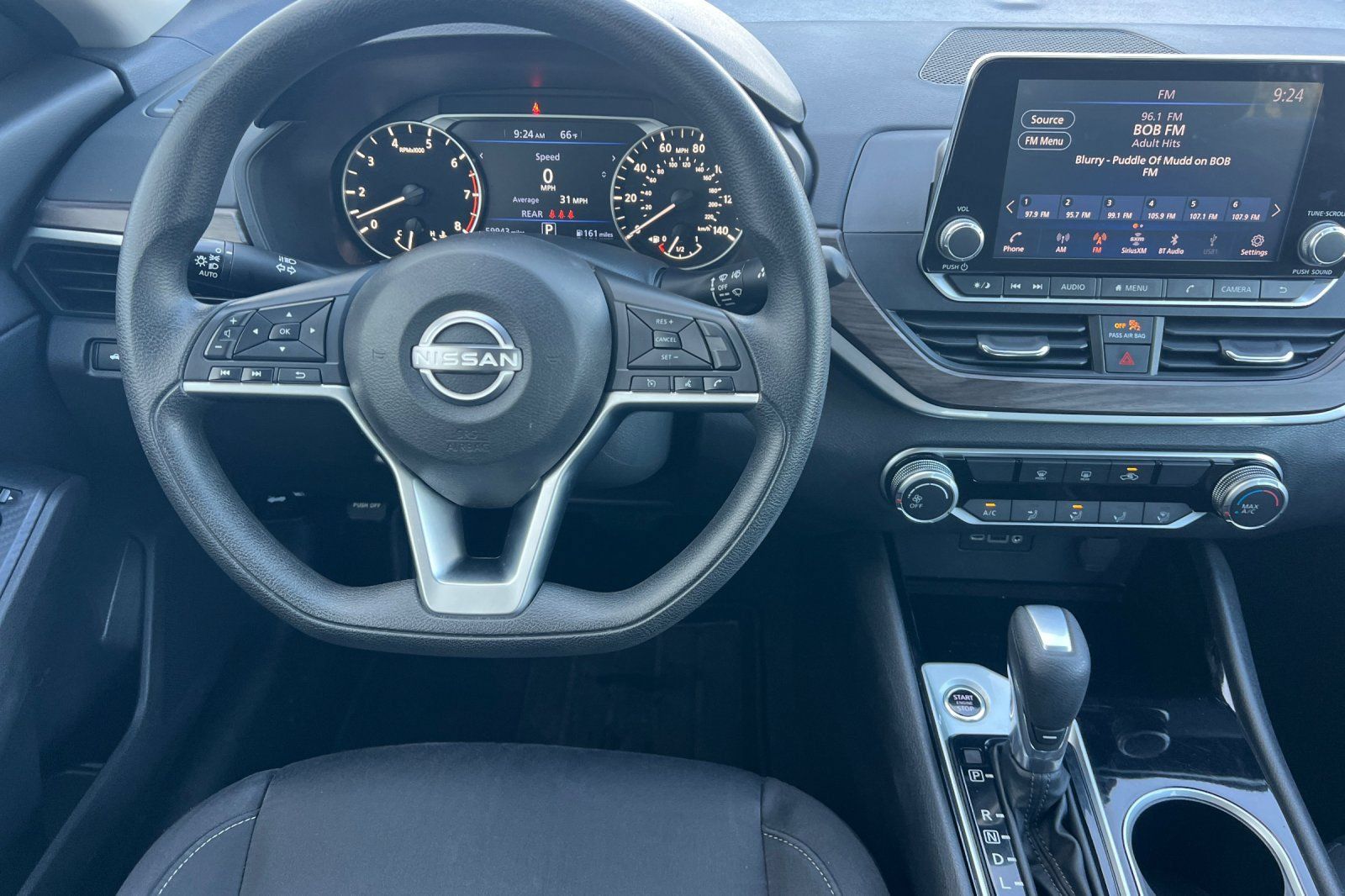 Used 2024 Nissan Altima 2.5 SV FWD image 11