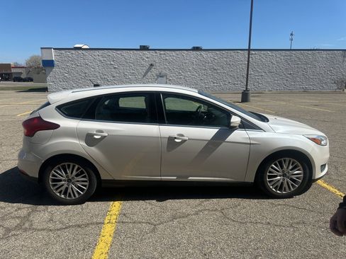 Used 2016 Ford Focus Titanium image 6