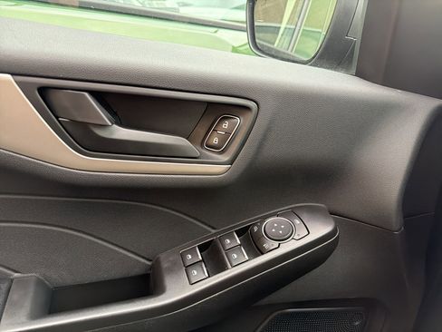 Used 2022 Ford Escape SE w/ Cold Weather Package image 9