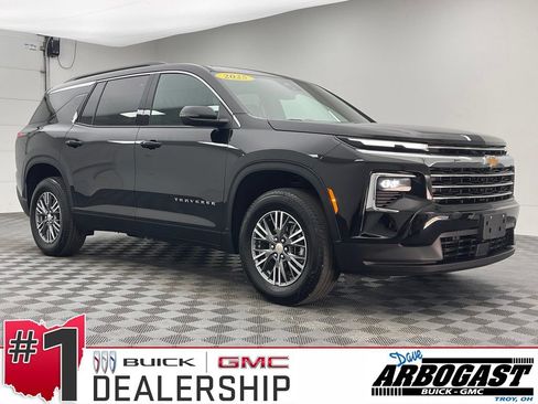 Used 2025 Chevrolet Traverse LT w/ LPO, Floor Liner Package AWD/4WD image 1