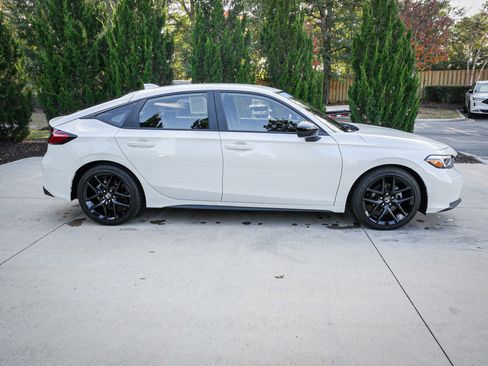Used 2025 Honda Civic Sport image 11