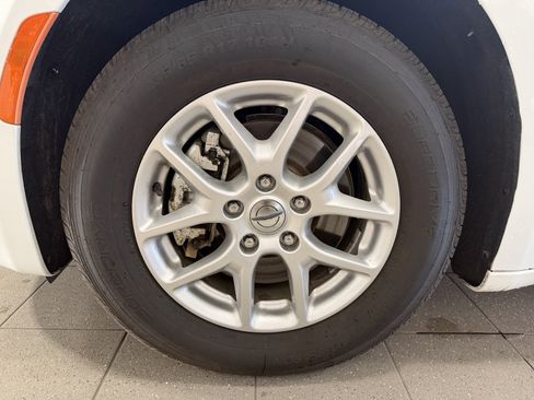 Used 2024 Chrysler Voyager LX image 5