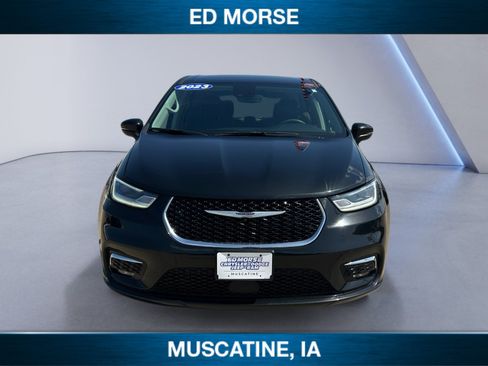 Used 2023 Chrysler Pacifica Touring-L FWD image 8