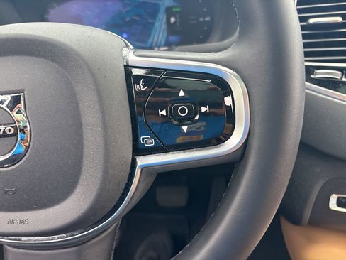 Used 2025 Volvo XC90 T8 Ultra w/ Protection Package Premier image 23