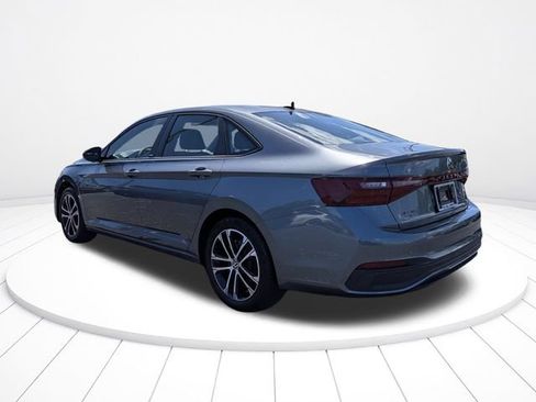 Used 2025 Volkswagen Jetta Sport FWD image 5