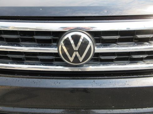 Used 2020 Volkswagen Atlas Cross Sport SE w/ Towing Package AWD/4WD image 17