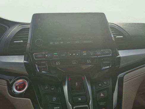 Used 2018 Honda Odyssey Elite image 18