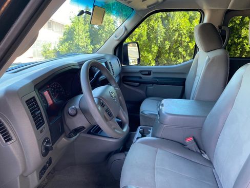 Used 2017 Nissan NV 3500 SV w/ SV Technology Package image 23