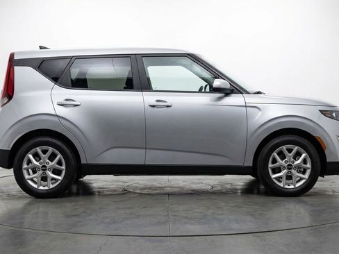 Used 2025 Kia Soul FWD image 11