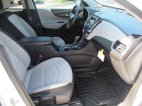 Used 2019 Chevrolet Equinox LS w/ LS Convenience Package FWD image 10