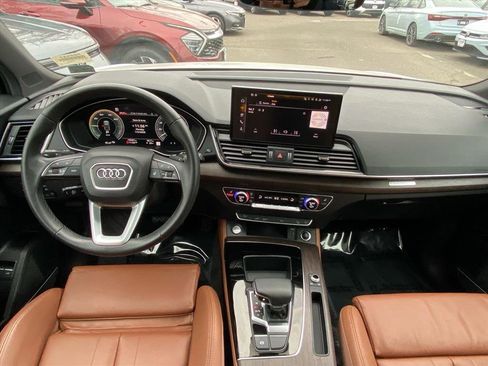 Used 2024 Audi Q5 e Premium Plus w/ Premium Plus Package image 12